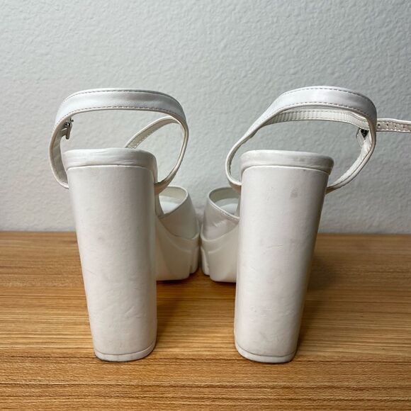 White Bulky Sole Sandel Heel - Picture 5 of 7